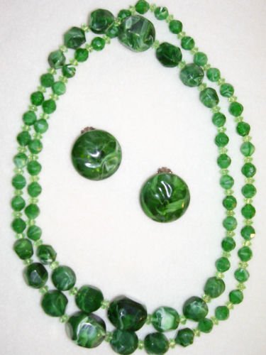 GREEN BEADED NECKLACE AND CLIP-ON EARRINGS SET