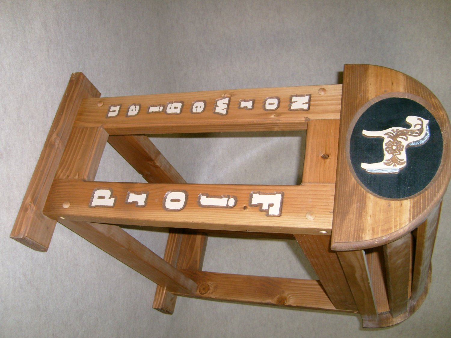 Saddle stand
