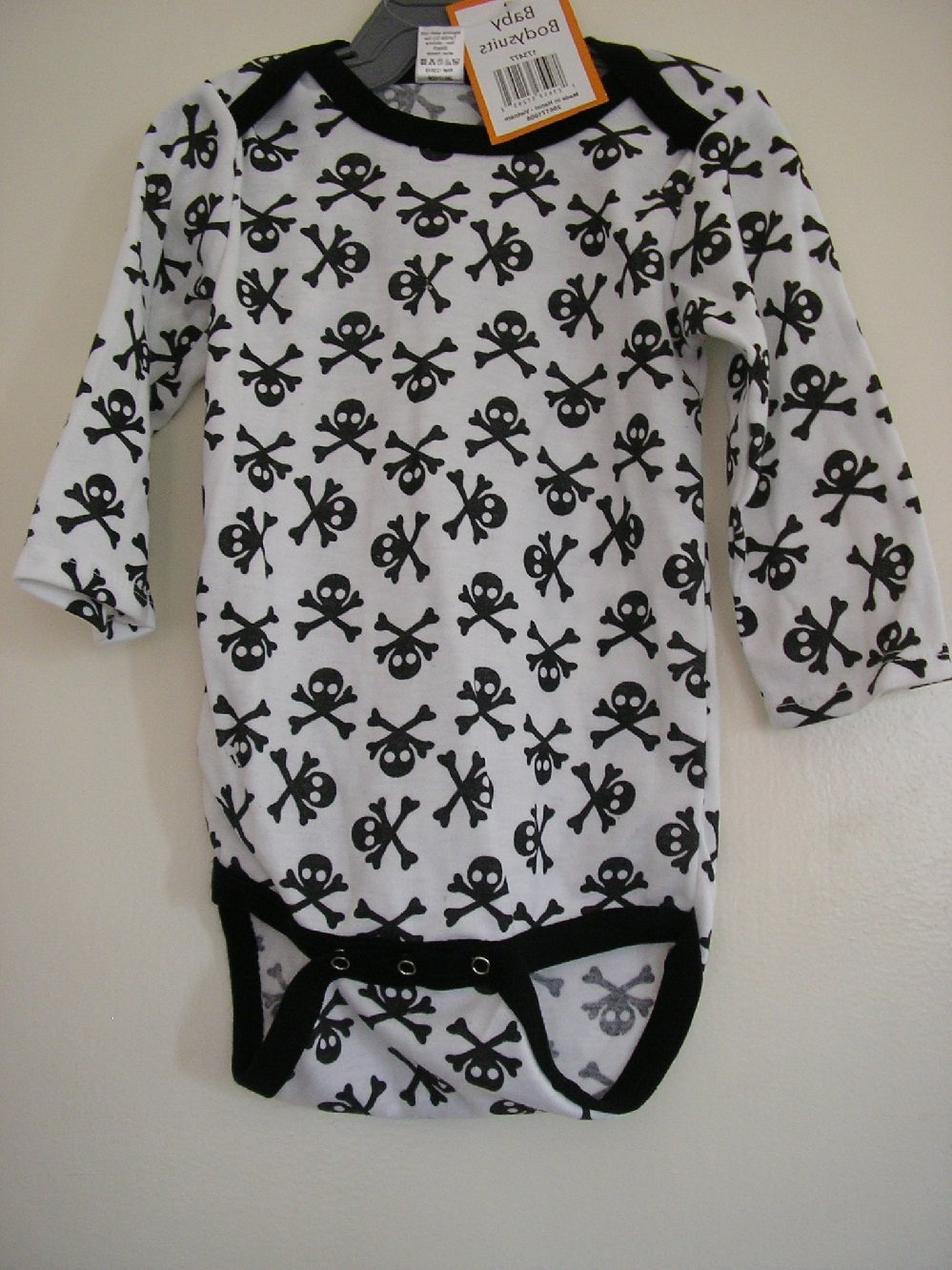nwt infant unisex baby skull white black cotton outfit bodysuit size 0-6 months