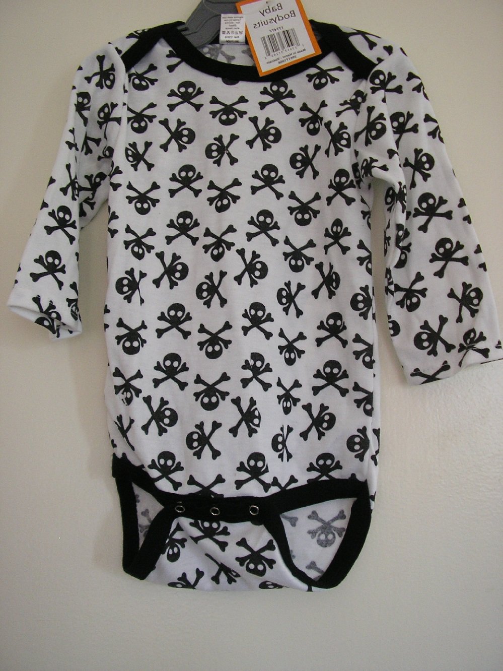 nwt infant boy baby skull white black cotton outfit bodysuit size 12-18 months