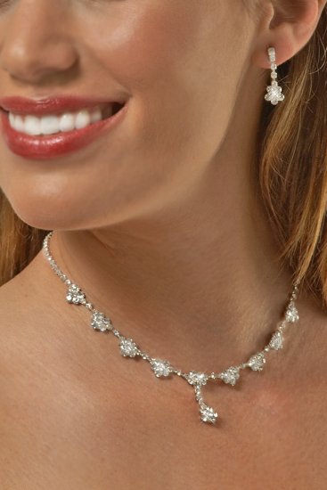 Delicate Flower Drop Rhinestone Necklace Set