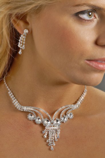 Dramatic Design Rhinestone Necklace Set