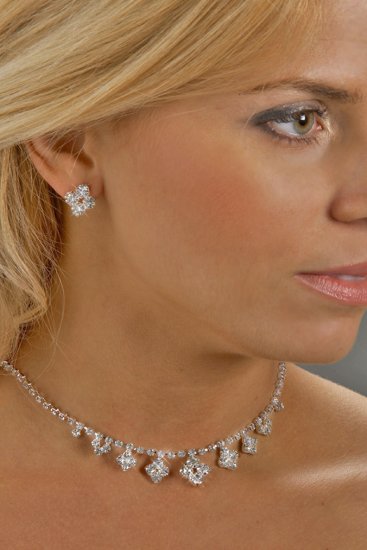 Diamond-Shape Rhinestone Necklace Set
