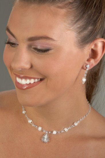 Jewel and Pearls Rhinestone Necklace Set