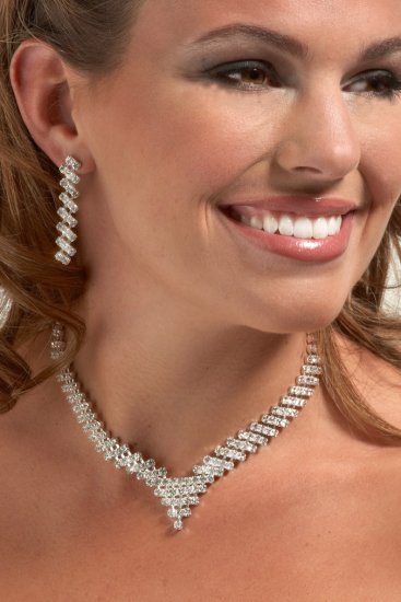 V-Style Rhinestone Necklace Set