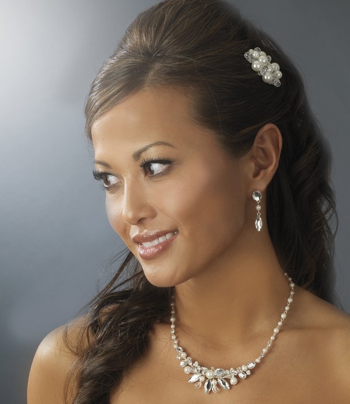 Exquisite Crystals and Pearls Necklace and Earring Set