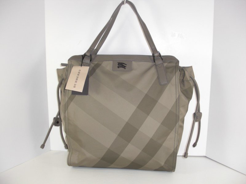 New Burberry Bayleaft Small Buckleigh Handbag