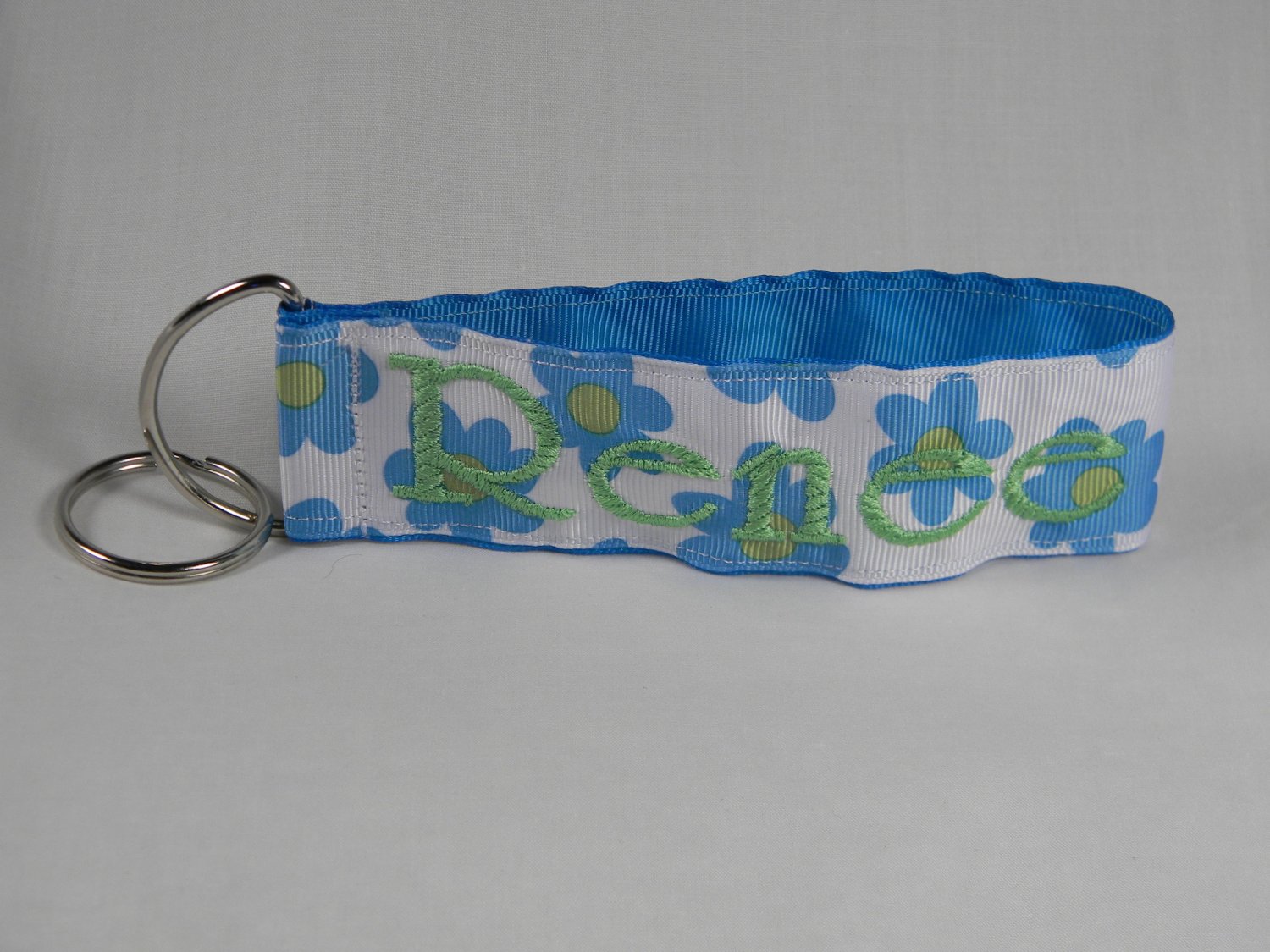 Keyfob Turquoise Daisies on White