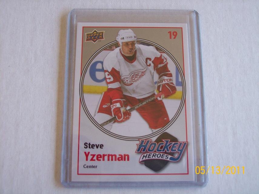 2010-11 Upper Deck Hockey Series 1 - Hockey Heroes #HH7 - Steve Yzerman