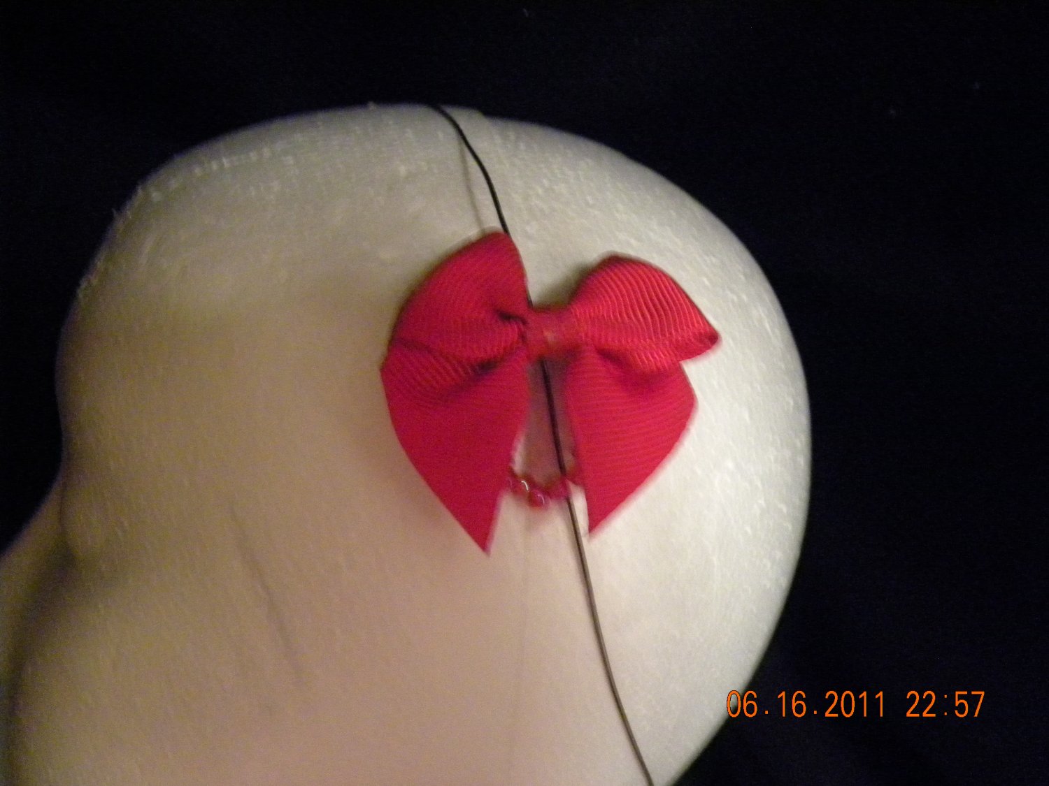 red bow clip