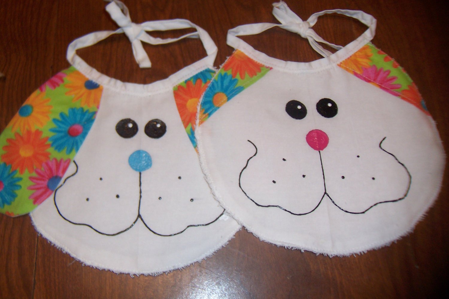 2-pc Playful Pals Bib Set - Bright Daisies