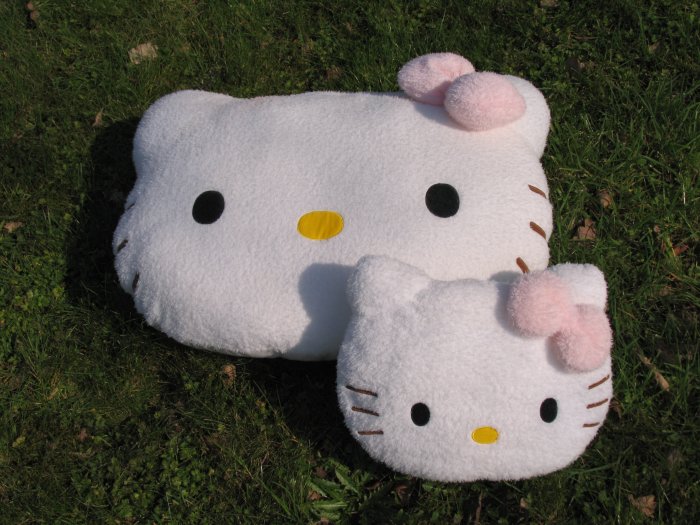 Sanrio Hello Kitty head plush cushion (medium)