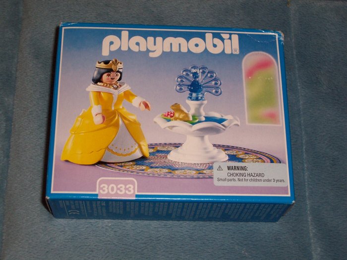 Playmobil 3033 Princess / Queen Fountain UNOPENED. FREE SHIPPING.