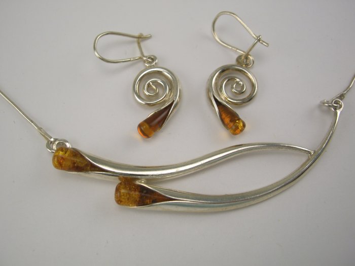 New Artistic Boutique Sterling & Amber Lily Design Necklace & Earrings