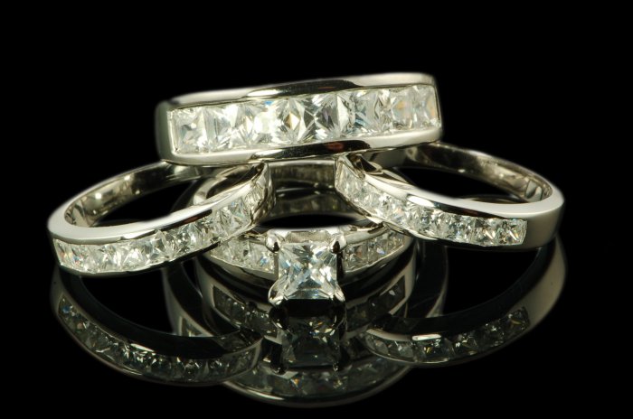 His And Her 4pcs Matching Set Wedding Ring Engagement Ring in sterling silver
