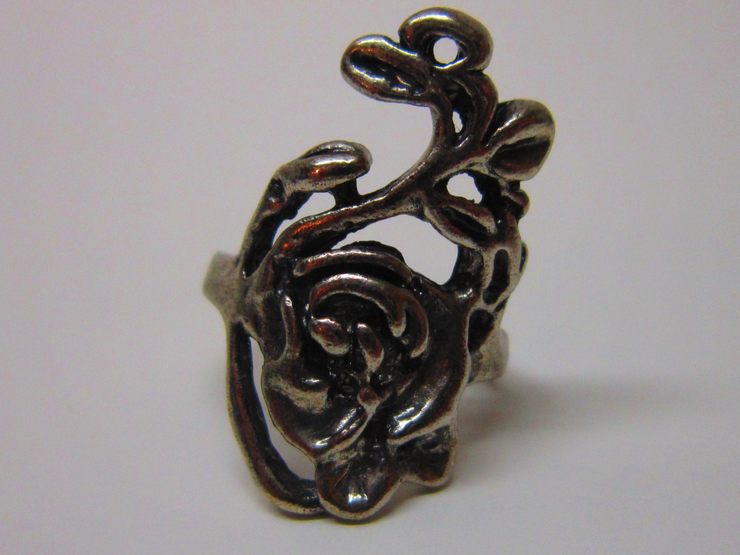 Rose Vine Antiqued Silver Alloy Ring US6