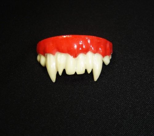 Uneven Gothic Vampire Halloween Teeth D65550