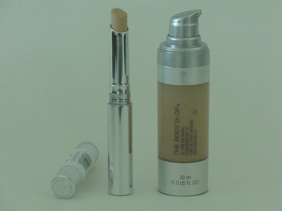 2 Pieces The Body Shop Discount Cosmetic Set ( Set # 6 )