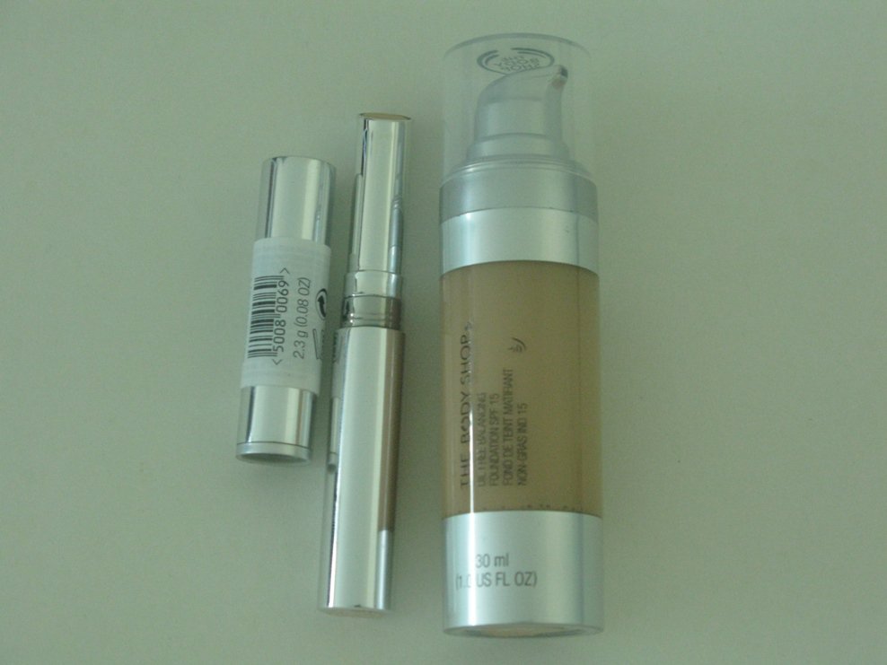 2 Pieces The Body Shop Discount Cosmetic Set ( Set # 7 )