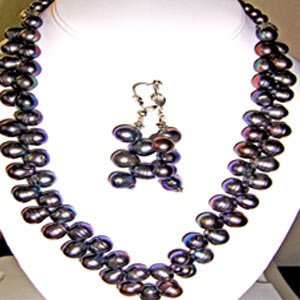 01ST-Very beautiful set of black F.W. Pearl
