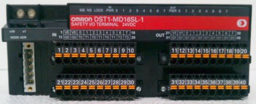 Omron DST1-MD16SL-1 Safety I/O Terminal 8 Input 80 Output 24 Volt DC 110 mA