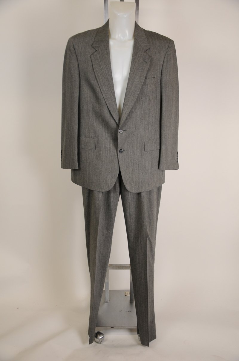 Brand New Gray 100% Wool Suit Size 44R 39 Waist