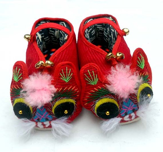 Chinese Pure Manual Embroidery Tiger Padded Boots with thick cotton bottom