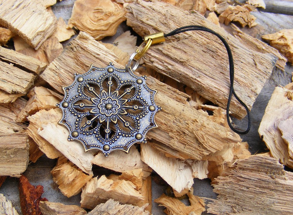 Handcrafted Zipper Pull Geocaching SWAG - Flower