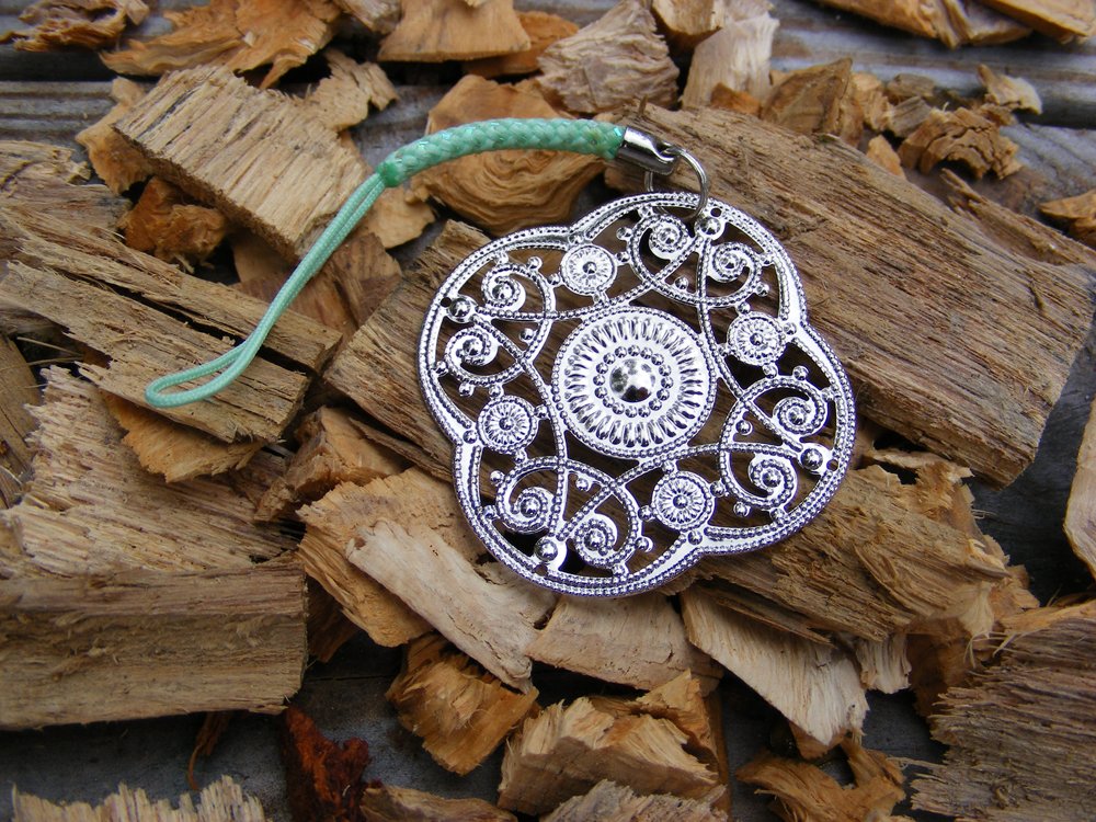 Handcrafted Zipper Pull Geocaching SWAG - Filigree Design