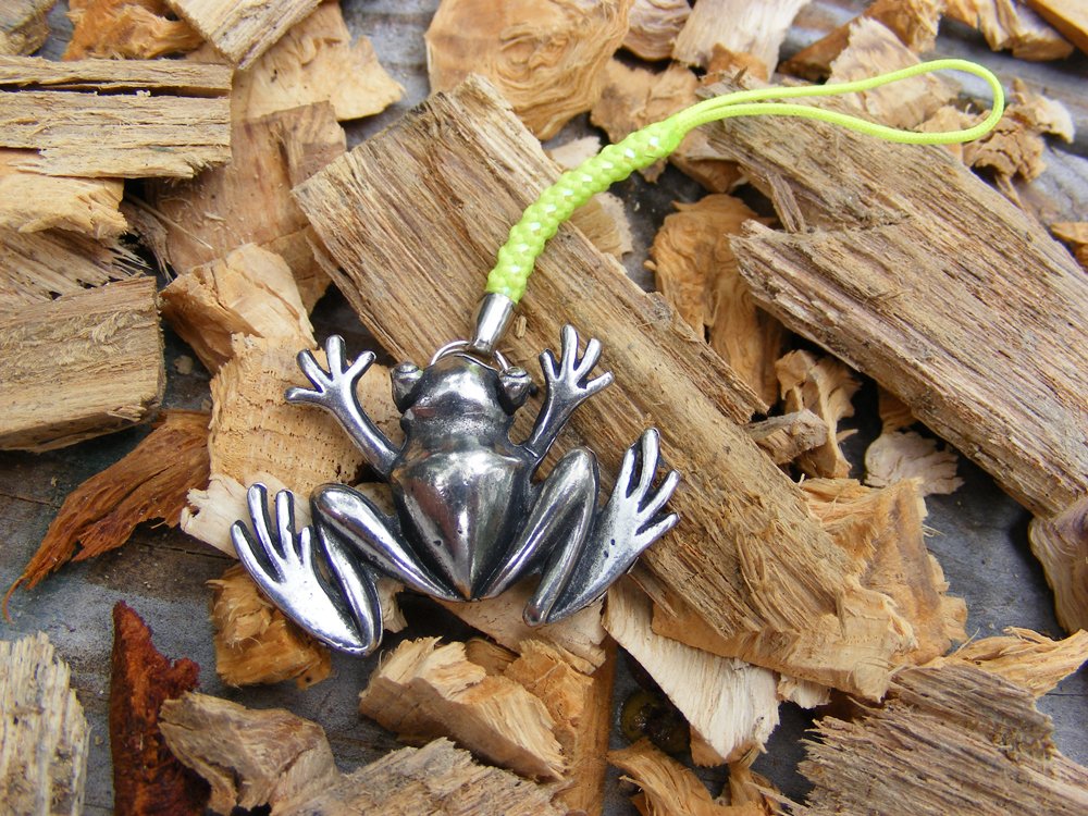 Handcrafted Zipper Pull Geocaching SWAG - Frog Design
