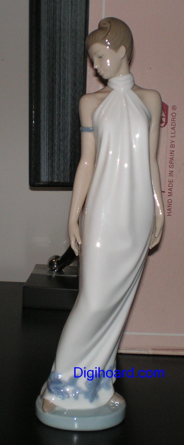 Nao Lladro Elegance # 1205 Perfect Condition
