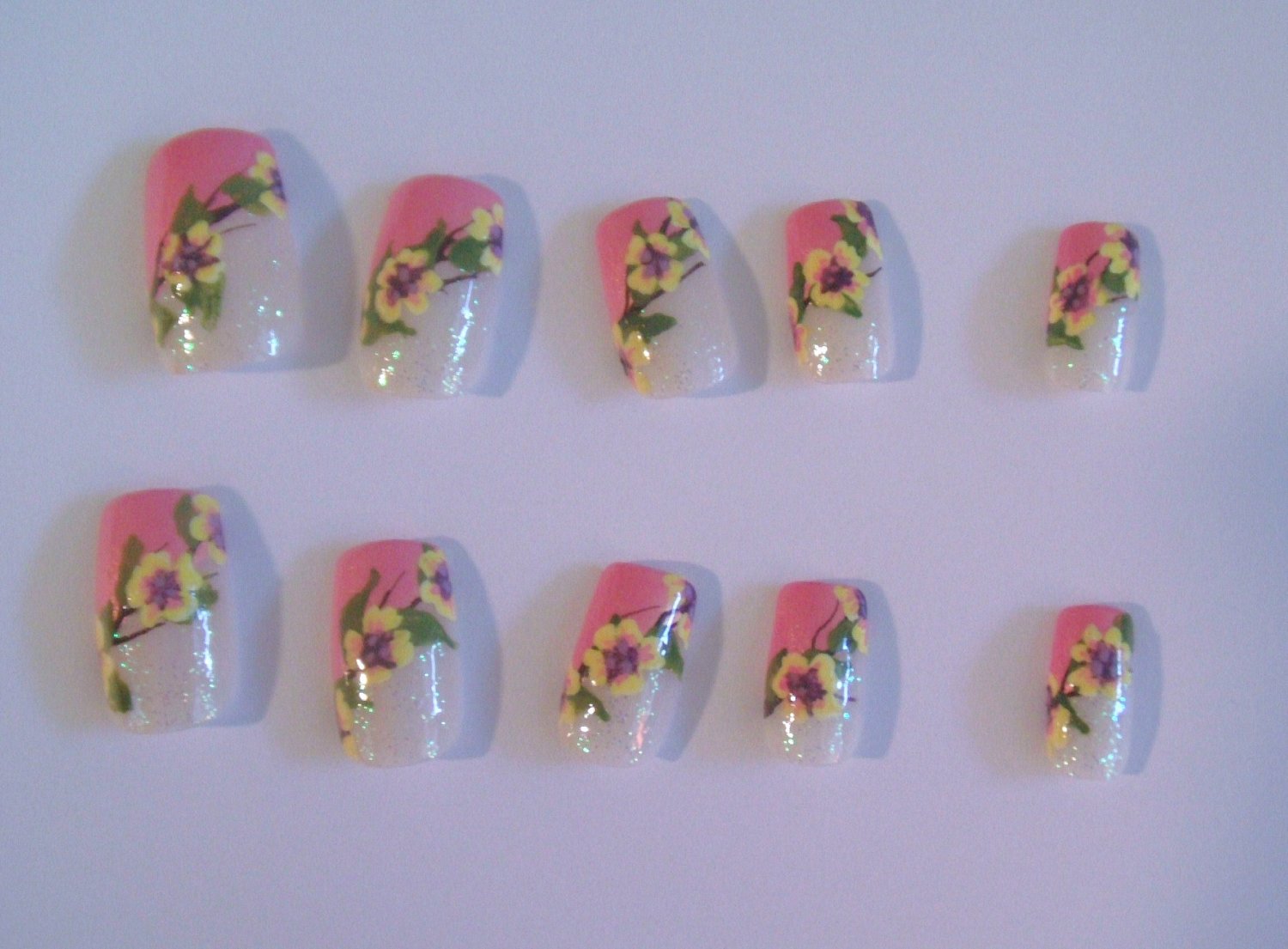 SALE! Daisy Chain Nail Tips
