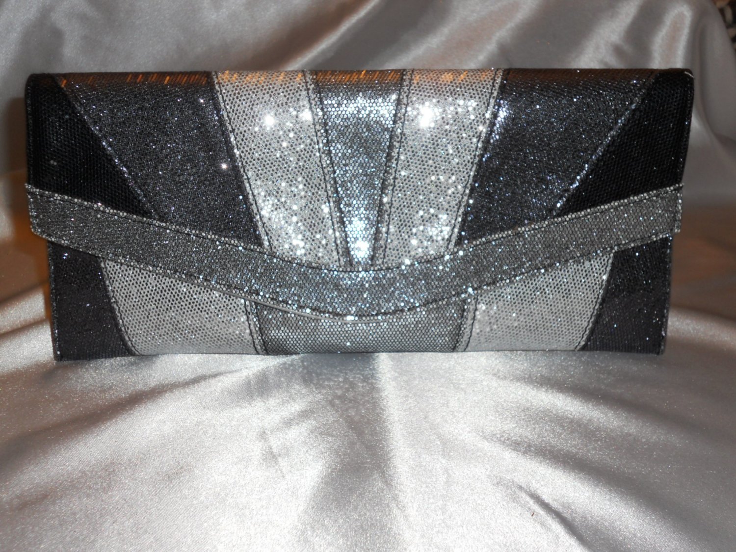 SILVER AND PEWTER TONE GLITTERY CLUTCH EVENING BAG