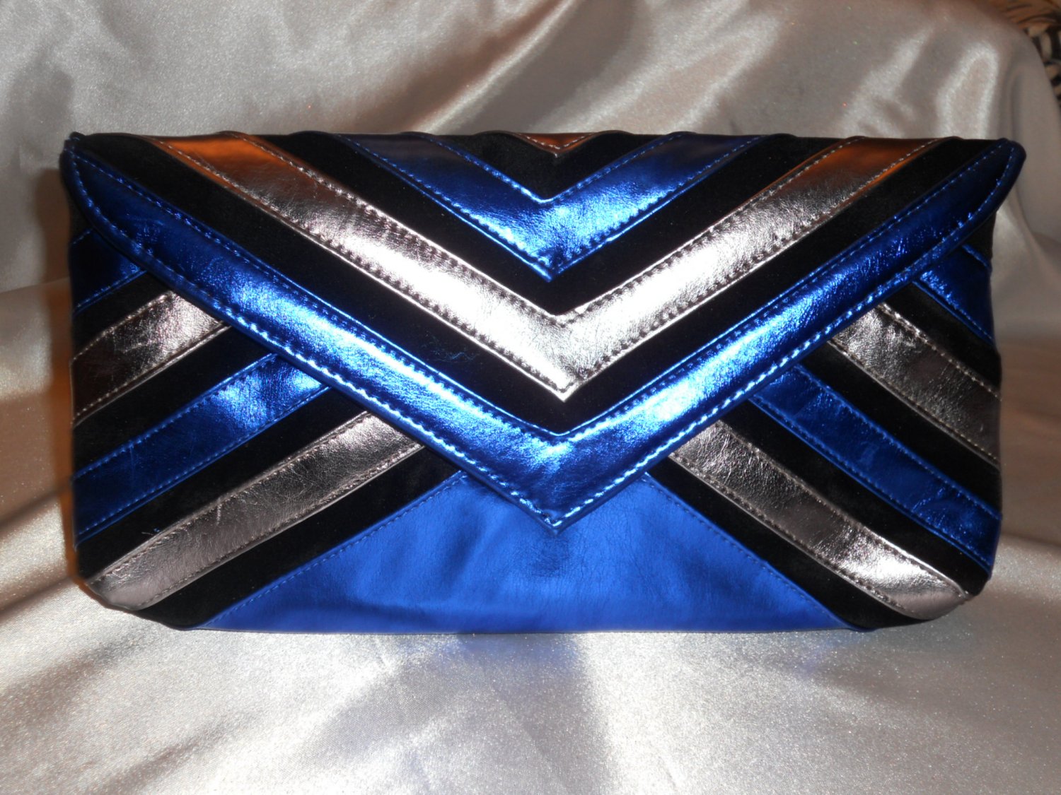 METALLIC BLUE CLUTCH EVENING BAG
