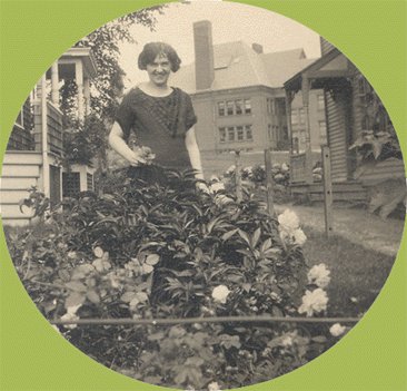 Vintage Photo 1920s/30s PEONY GARDEN Gardener