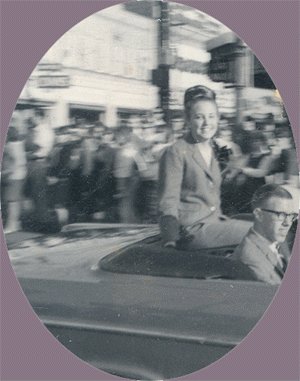 Vintage Photo 1965 BEAUTY QUEEN in COVERTIBLE CAR