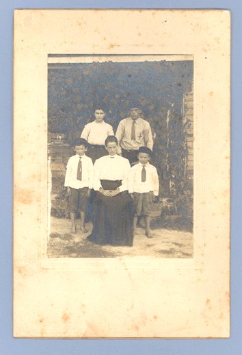 ANTIQUE Vintage PHOTO BAREFOOT FAMILY Dandgrige