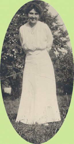 Vintage Photo 1890s/1900s LADY in long WHITE DRESS