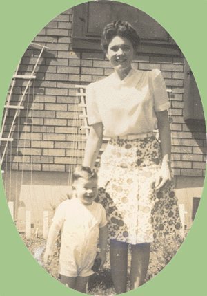 Vintage Photo YOUNG MOTHER WITH TODDLER 1940s