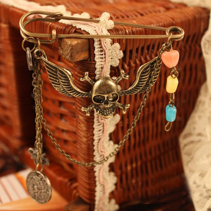Vintage Inspired Pin / Brooche with Skull