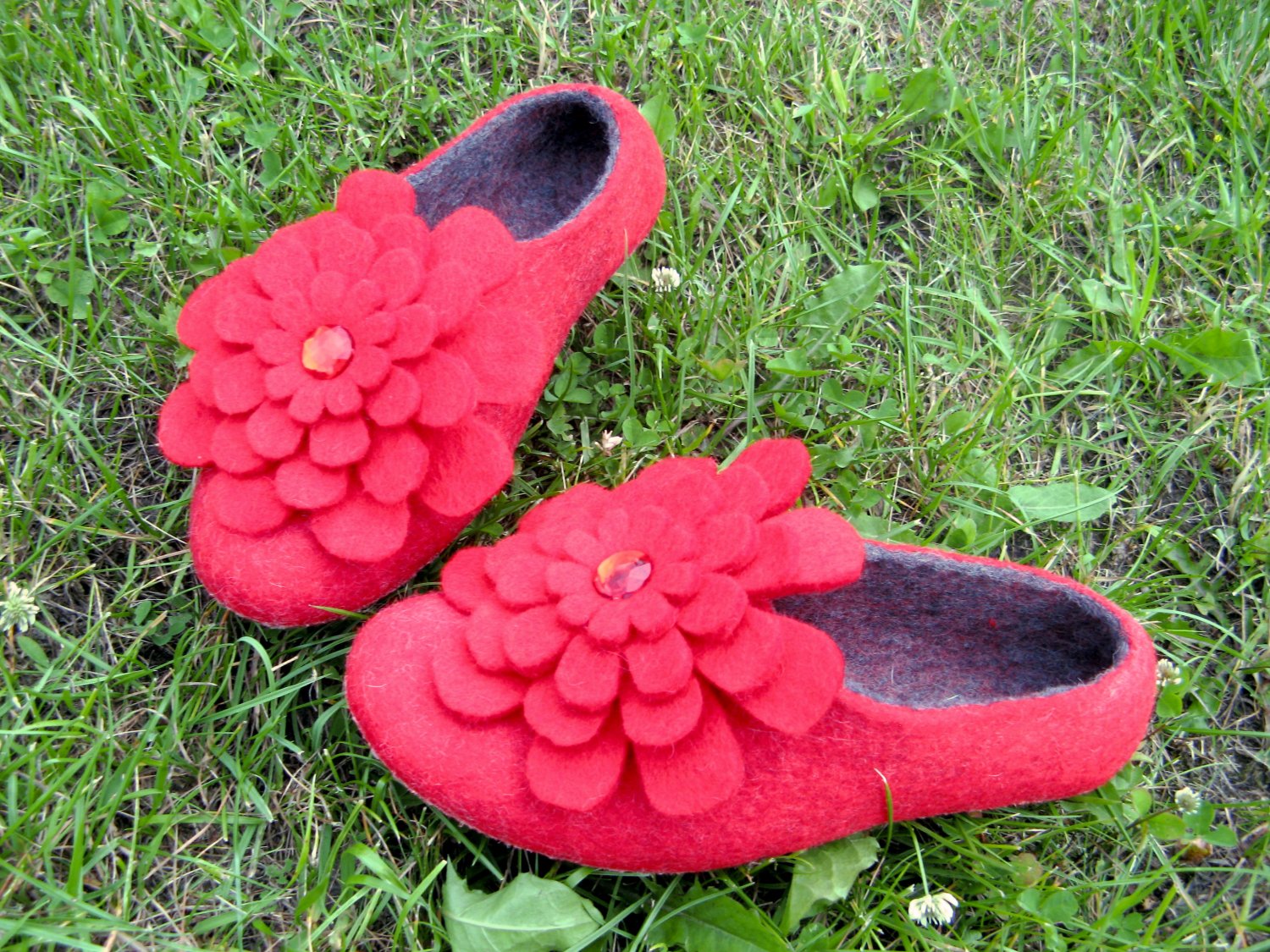 Felted shoes Red POPPY with 3d felted wool Flowers. Made to order. Womens