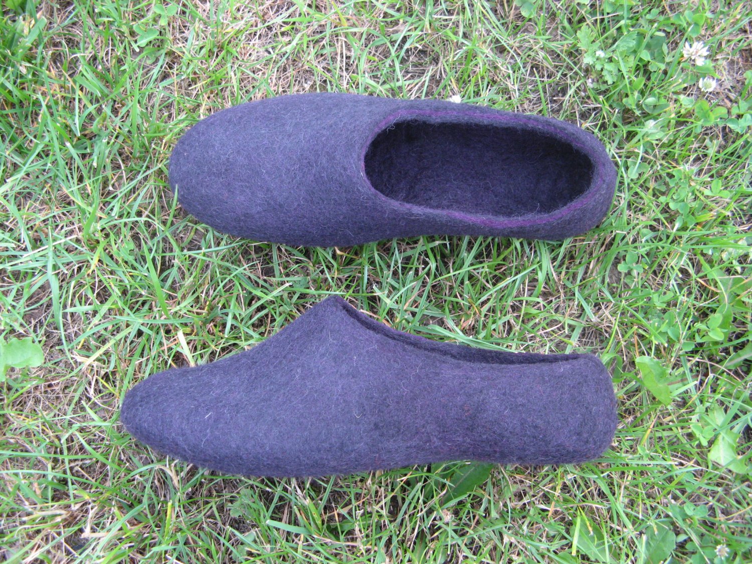Felted wool shoes / Black Fairy with Eggplant Ribbon / 2in1 slippers