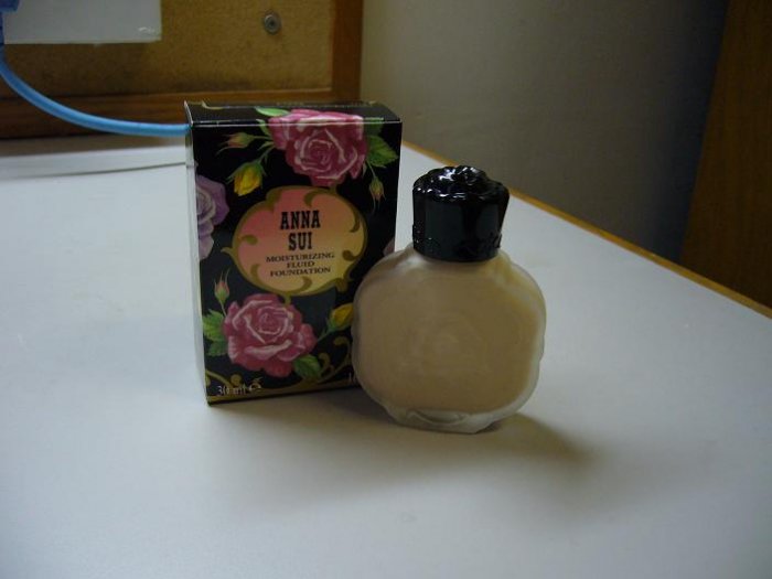 Anna Sui Moisturizing Fluid Foundation SPF12 - B01