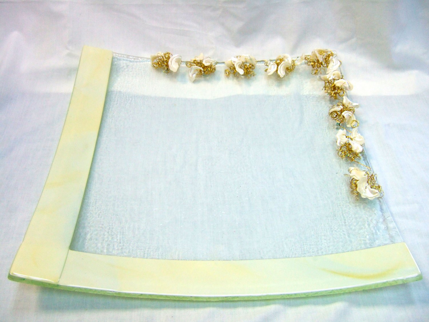 Fused glass plate