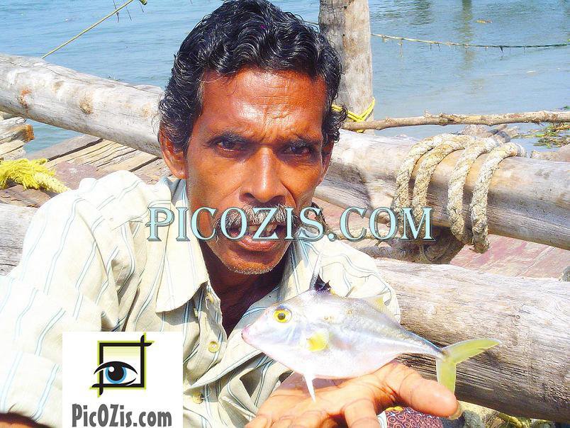 VPE001201109 - Fisherman in India - 15x20cm (6x8")