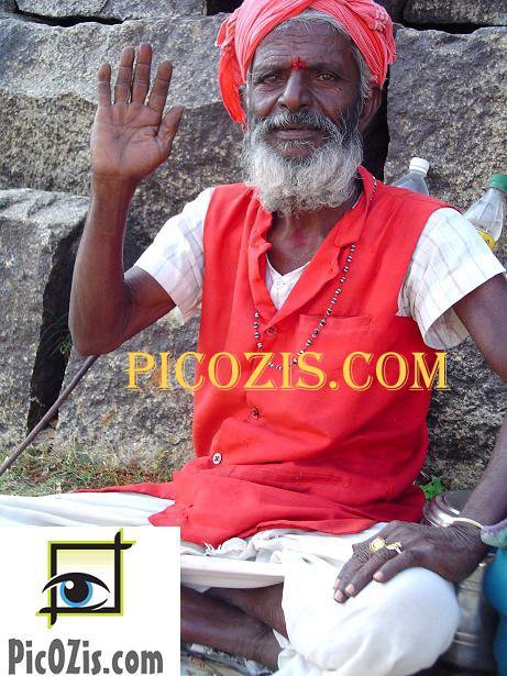 VPE009201109 - Indian Man waves - 15x20cm (6x8")