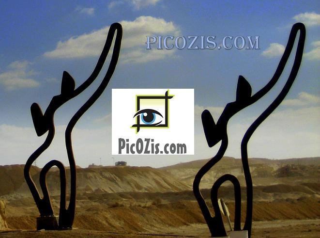 BST001201109 - Statues in the desert - 15x20cm (6x8")