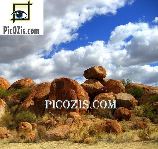 VLA012201109 - Devils Marbles 20x25cm (8x10")