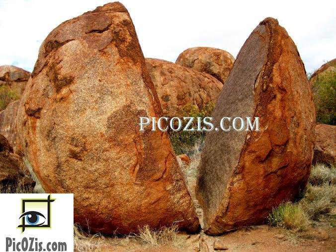 VLA013201109 - Devils marbles -28x35cm (11x14")