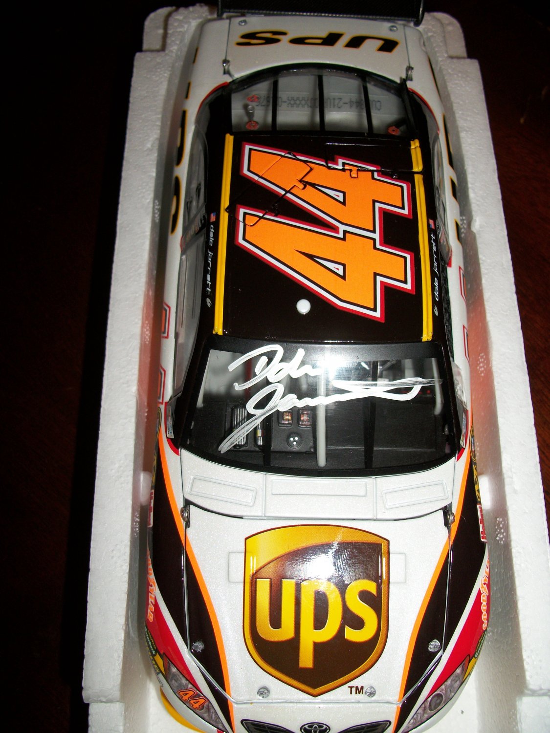 Dale Jarrett autographed 1:24 UPS car